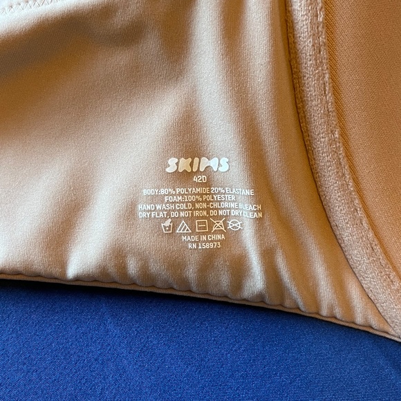 Skims T-Shirt Bra - Picture 2 of 3